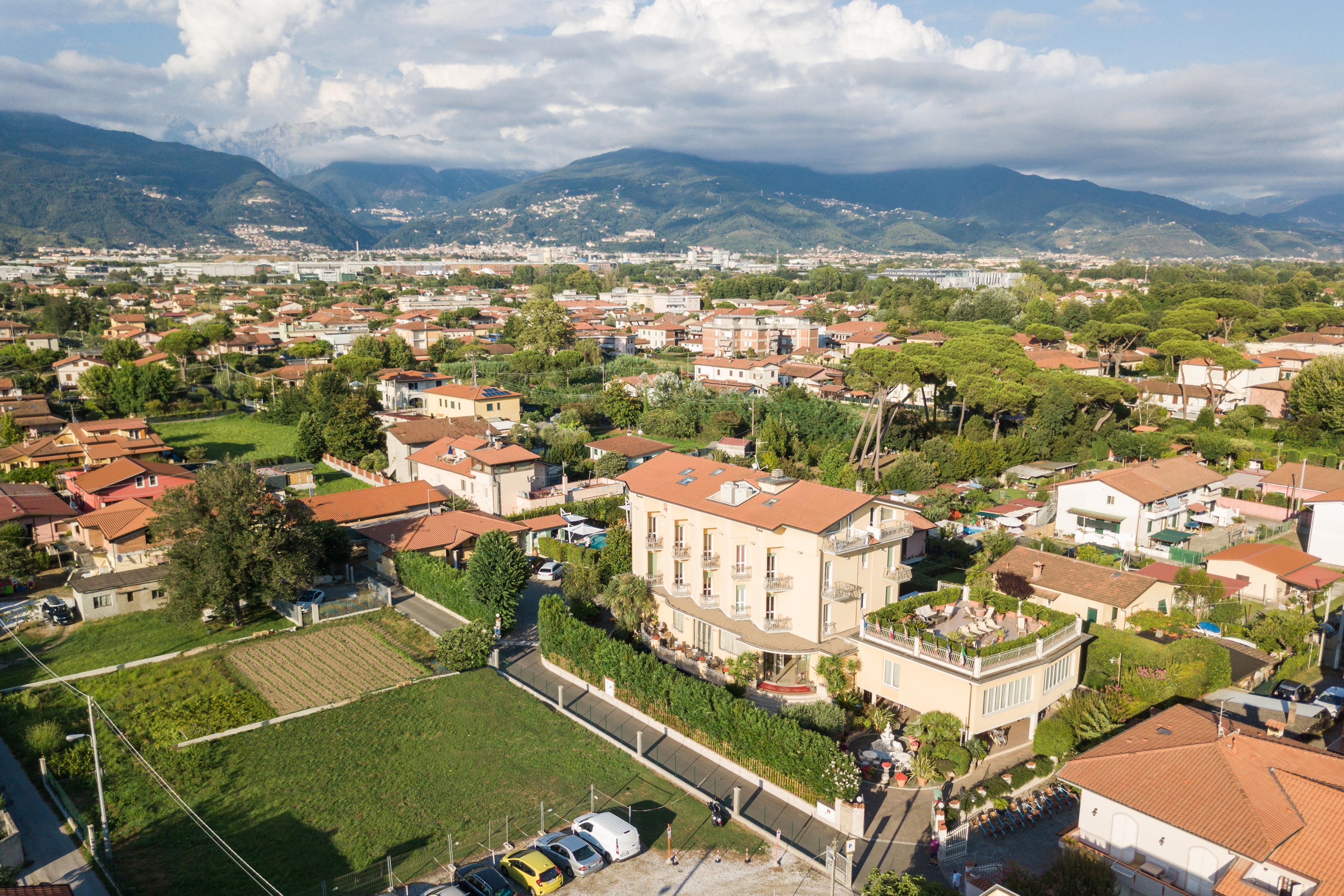 Hotel Villa Tiziana Marina di Massa Exterior photo