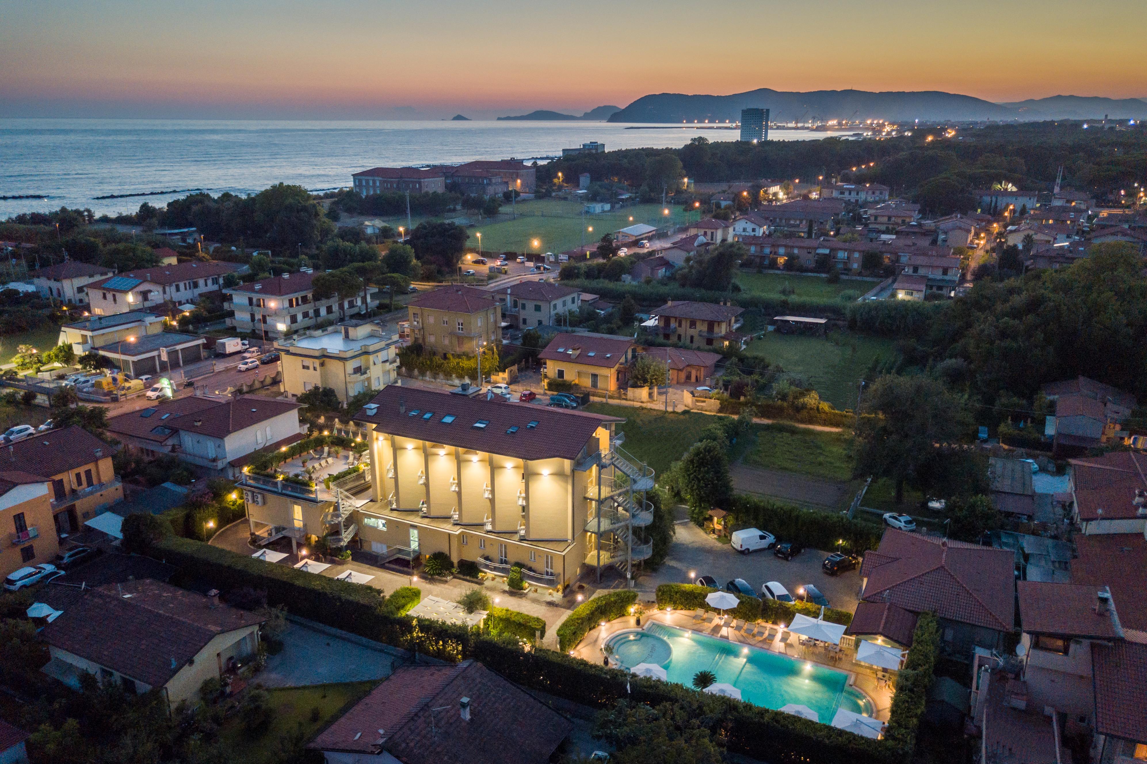 Hotel Villa Tiziana Marina di Massa Exterior photo