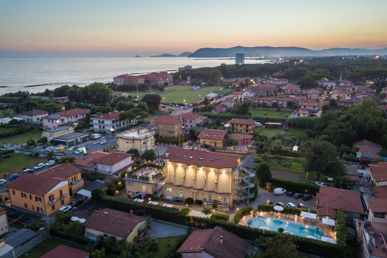 Hotel Villa Tiziana Marina di Massa Exterior photo