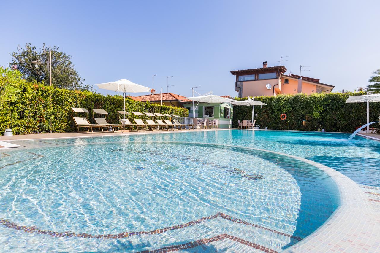 Hotel Villa Tiziana Marina di Massa Exterior photo